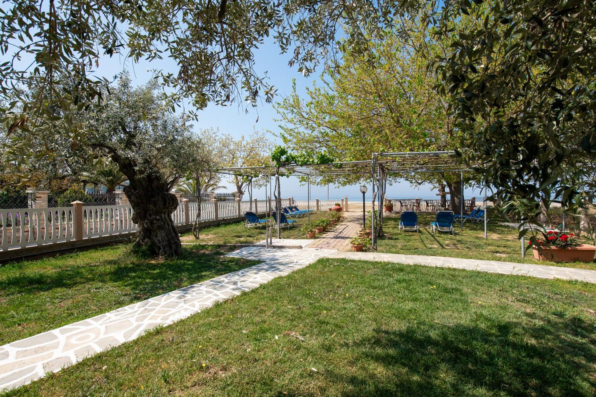 Opalium Beach Front Suites Potós Eksteriør bilde